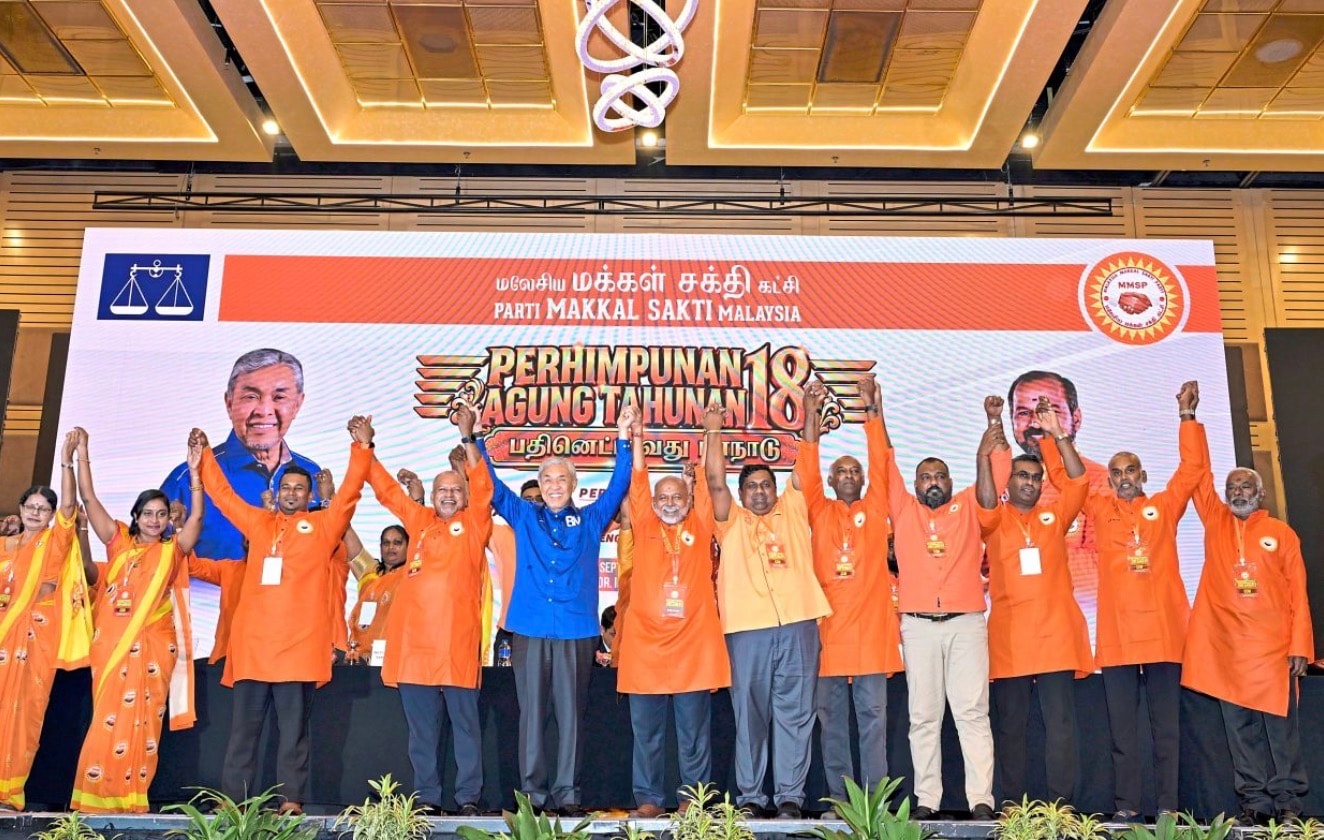 நாடாளுமன்றம் கலைந்ததும் ஒற்றுமை அரசாங்கத்தில் இருந்து பாரிசான் வெளியேறும் - ஸாஹிட் ஹாமிடி திட்டவட்டம்