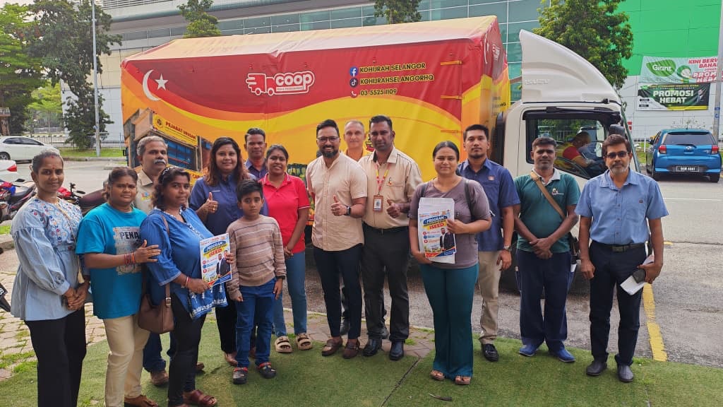 கோத்தா கெமுனிங்கில் 6 இந்திய சிறு வியாபாரிகளுக்கு  வணிகச் சாதனங்கள் – 50 ஆயிரம் ரிங்கிட்டுக்கும் மேல் உதவி
