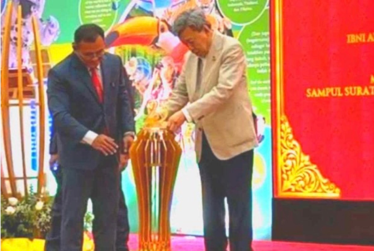 சிலாங்கூர் சுல்தானின் 25 ஆண்டுகால ஆட்சி – சிறப்பு நூல், தபால் தலை, நினைவு நாணயம் வெளியீடு