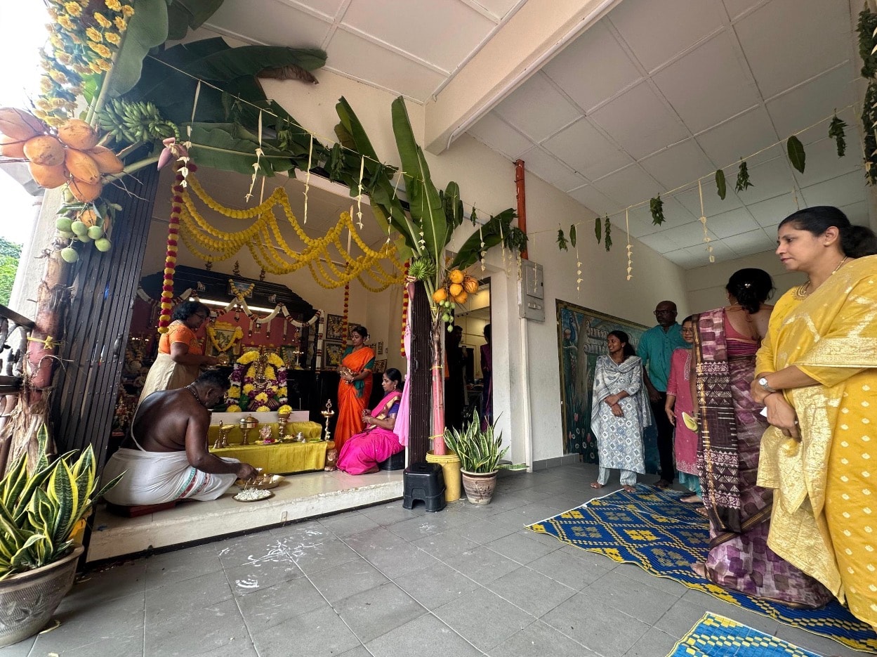 அன்னையின் அருளை வேண்டி நவராத்திரி வழிபாடு கோலாகலத் தொடக்கம்