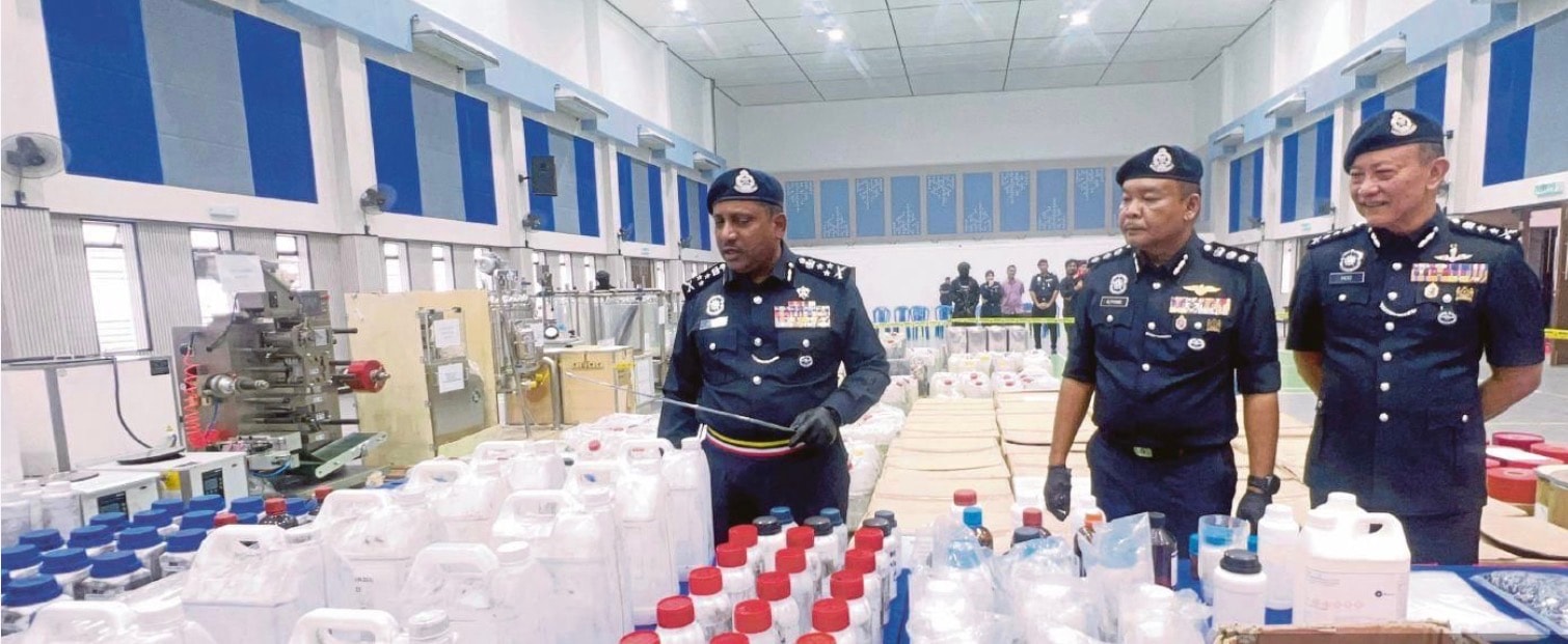 521 கிலோ சியாபு போதைப்பொருள் கடத்தல்: அரசியல்வாதியின் தொடர்பை உறுதிப்படுத்த பிலிப்பைன்ஸ் பதிலுக்குக் காத்திருக்கும் போலீஸ்