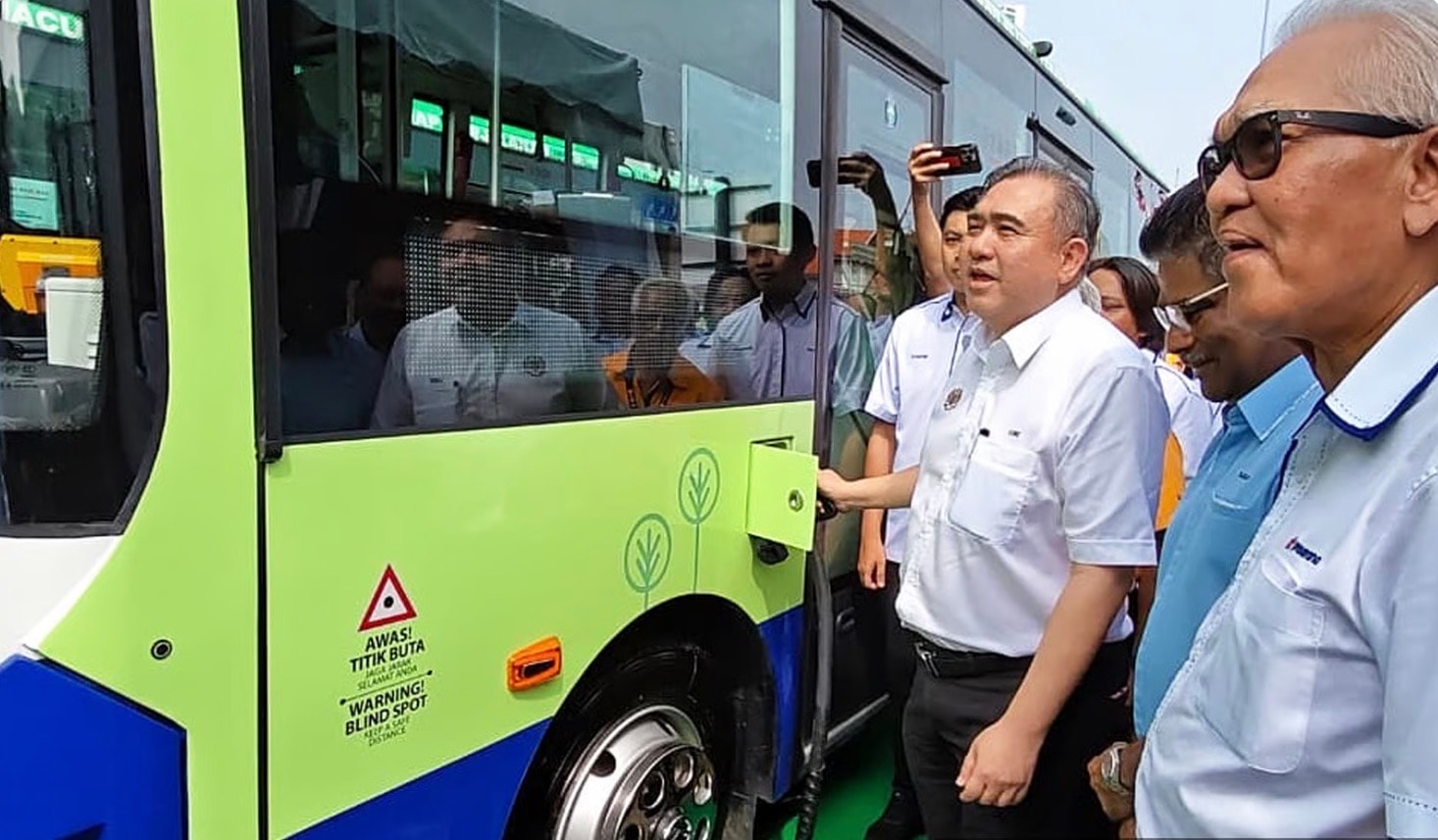 பினாங்கில் மின்சாரப் பேருந்து சேவை தொடக்கம் – வெளிநாட்டினருக்குப் பொதுப் போக்குவரத்தில் தடை விதிக்க முடியாது